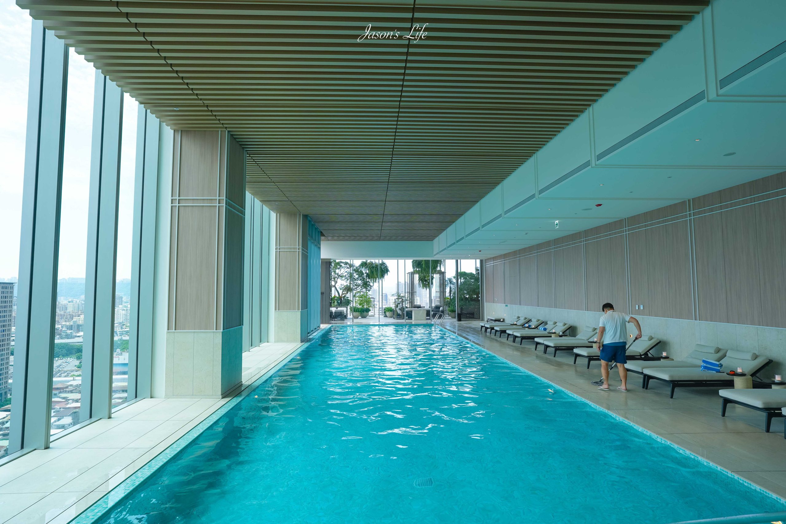 【新北板橋｜住宿】板橋住宿推薦｜台北板橋馥華艾美酒店Le M&eacute;ridien Taipei Banqiao開箱！18樓星空酒吧LUMI Bar、高空溫水泳池、花漾自助早餐全記錄 @Jason's Life