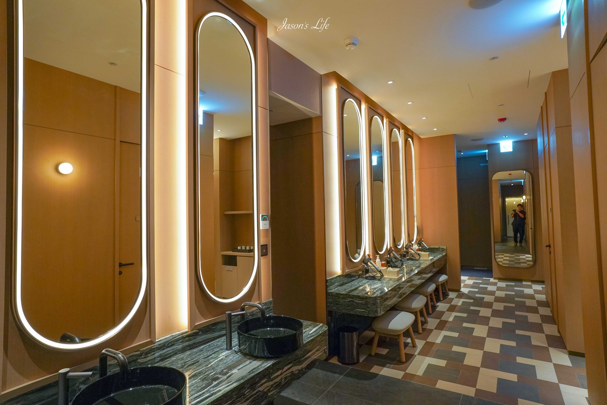 【新北板橋｜住宿】板橋住宿推薦｜台北板橋馥華艾美酒店Le M&eacute;ridien Taipei Banqiao開箱！18樓星空酒吧LUMI Bar、高空溫水泳池、花漾自助早餐全記錄 @Jason's Life