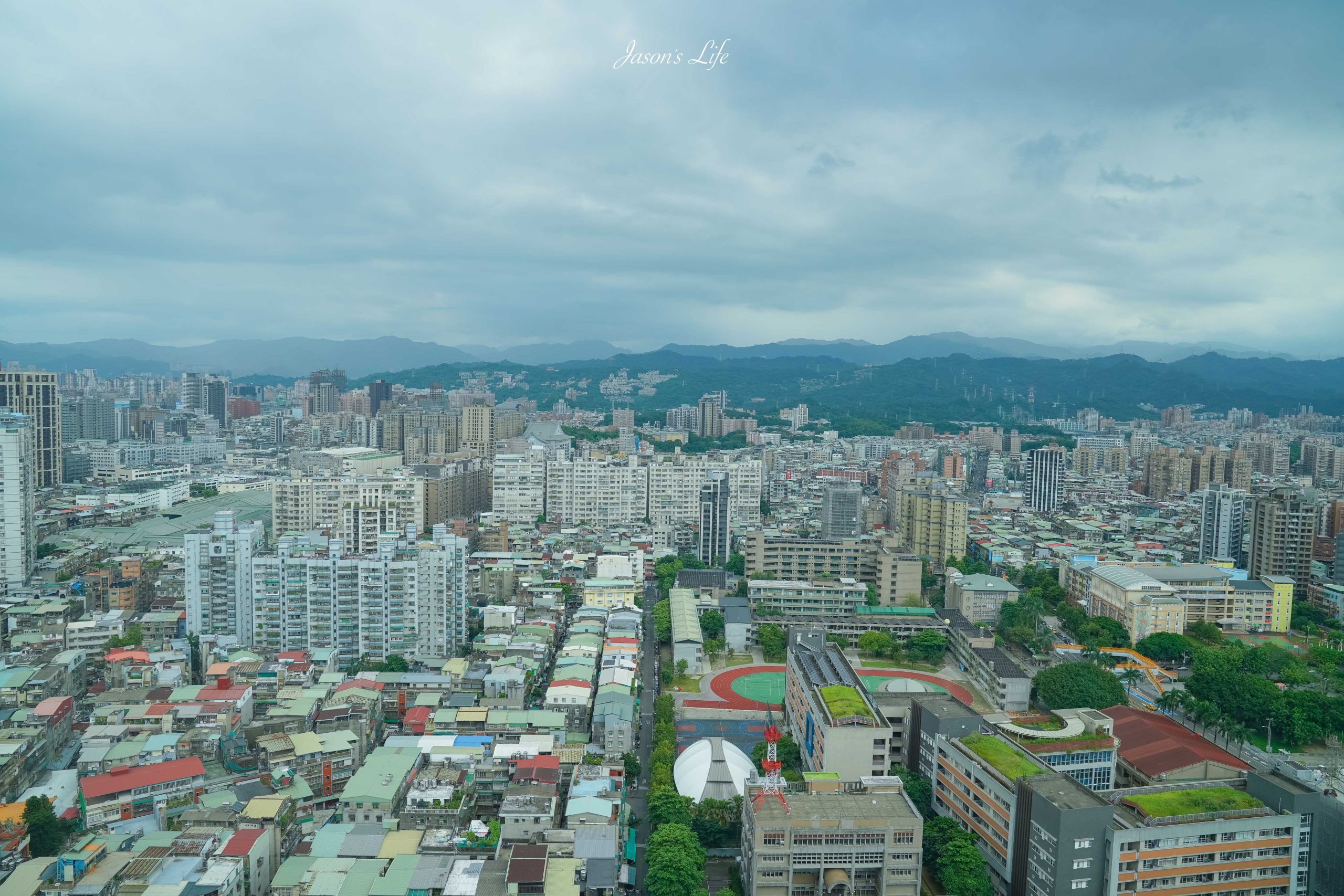 【新北板橋｜住宿】板橋住宿推薦｜台北板橋馥華艾美酒店Le M&eacute;ridien Taipei Banqiao開箱！18樓星空酒吧LUMI Bar、高空溫水泳池、花漾自助早餐全記錄 @Jason's Life
