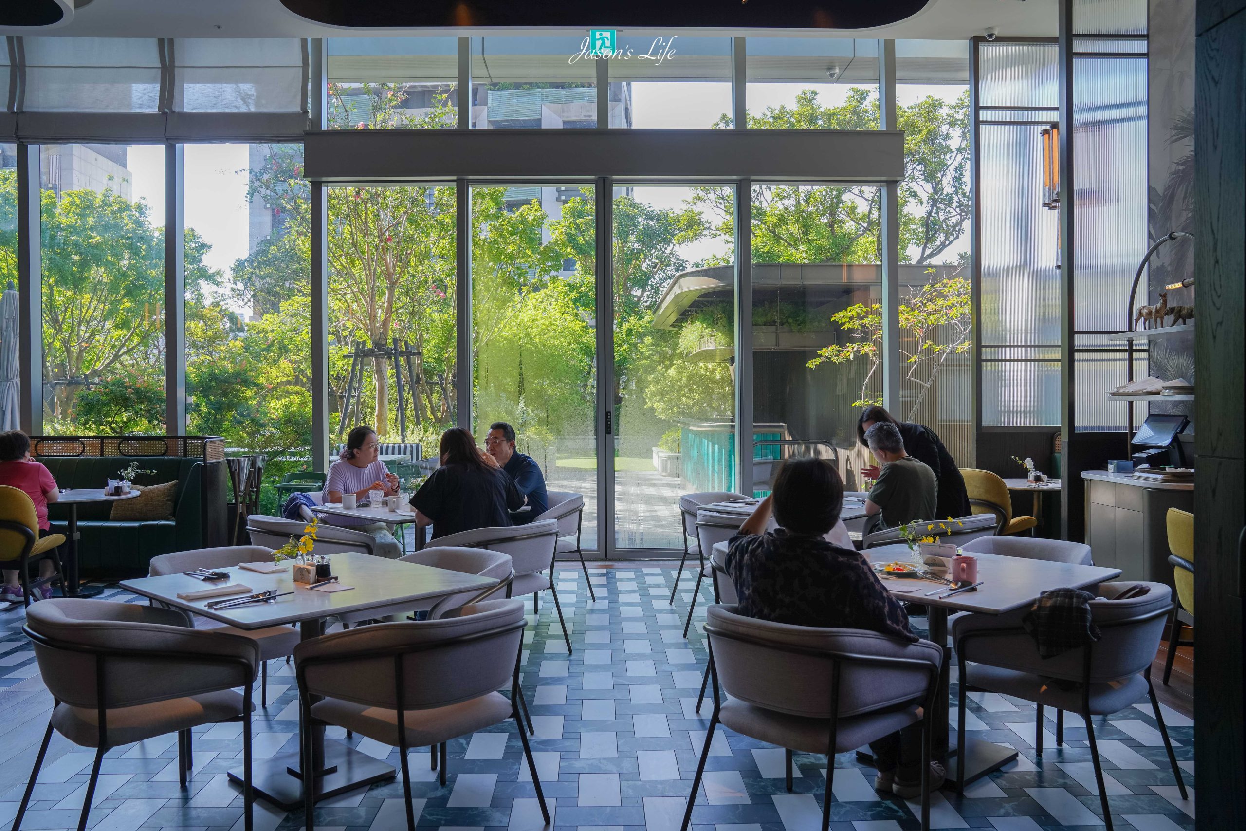 【新北板橋｜住宿】板橋住宿推薦｜台北板橋馥華艾美酒店Le M&eacute;ridien Taipei Banqiao開箱！18樓星空酒吧LUMI Bar、高空溫水泳池、花漾自助早餐全記錄 @Jason's Life