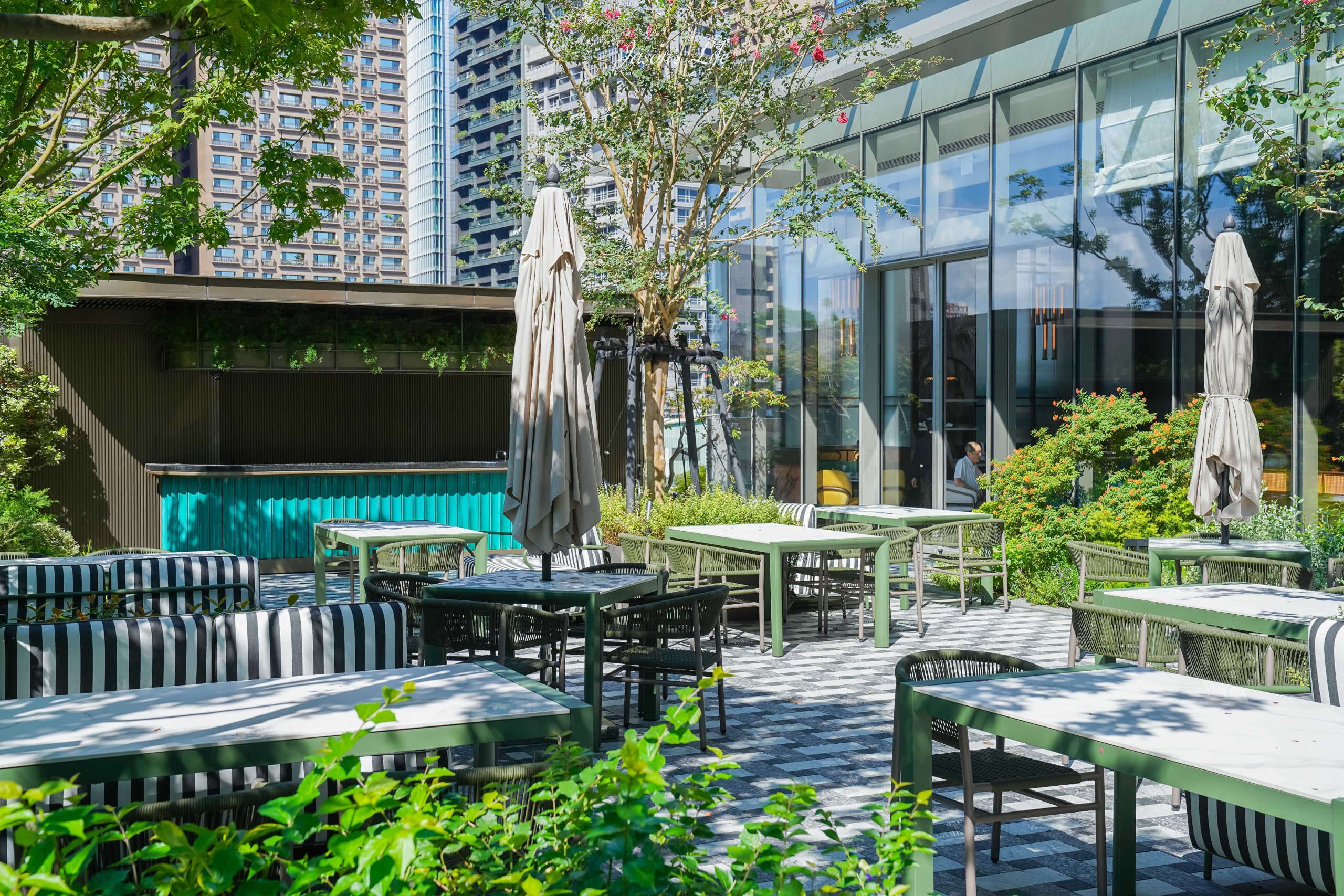 【新北板橋｜住宿】板橋住宿推薦｜台北板橋馥華艾美酒店Le M&eacute;ridien Taipei Banqiao開箱！18樓星空酒吧LUMI Bar、高空溫水泳池、花漾自助早餐全記錄 @Jason's Life
