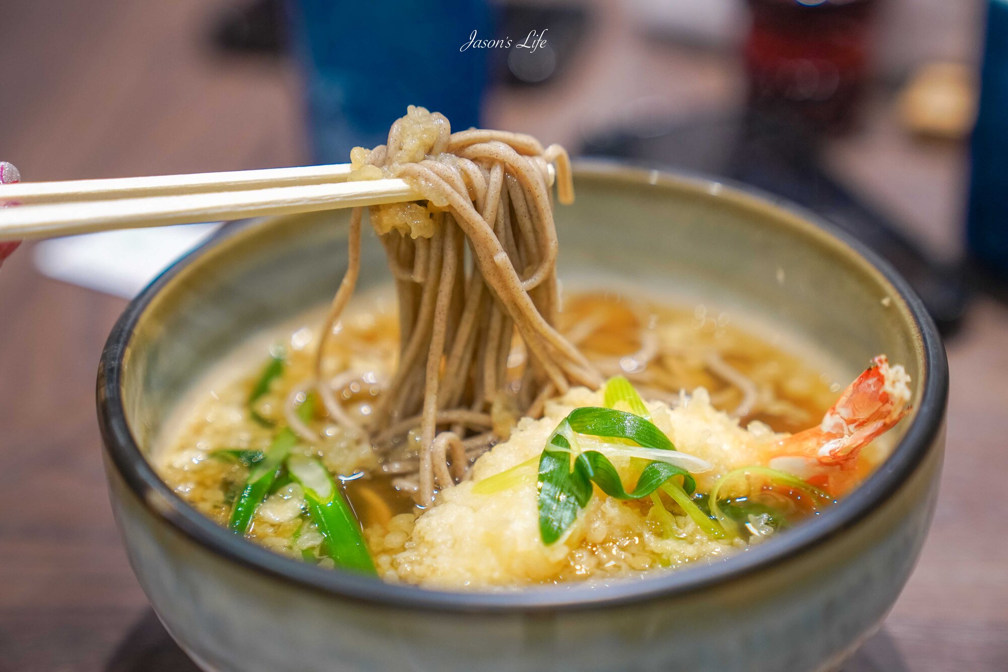 【日本神戶│美食】う越利 UOTOSHI｜有馬溫泉街上排隊的蕎麥麵・壽司食事處：天婦羅蕎麥麵&times;穴子押壽司&times;炸蝦定食（2026菜單價格/營業時間/交通） @Jason's Life