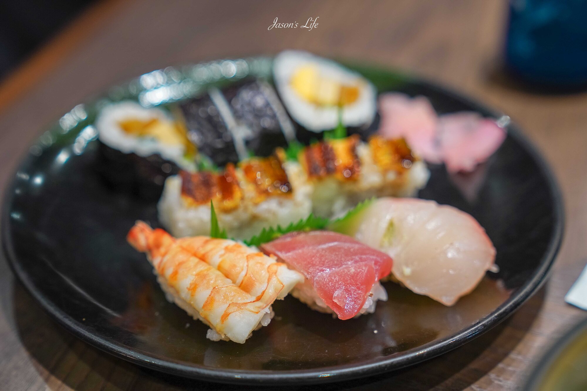【日本神戶│美食】う越利 UOTOSHI｜有馬溫泉街上排隊的蕎麥麵・壽司食事處：天婦羅蕎麥麵&times;穴子押壽司&times;炸蝦定食（2026菜單價格/營業時間/交通） @Jason's Life