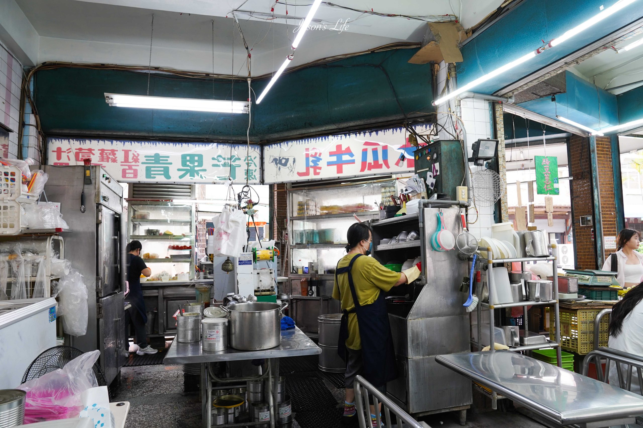 【屏東市|美食】屏東秋林牛乳大王|屹立50年的老字號冰果室,木瓜牛乳、冷凍芋、澎湃水果冰必點(附完整菜單價格) @Jason's Life