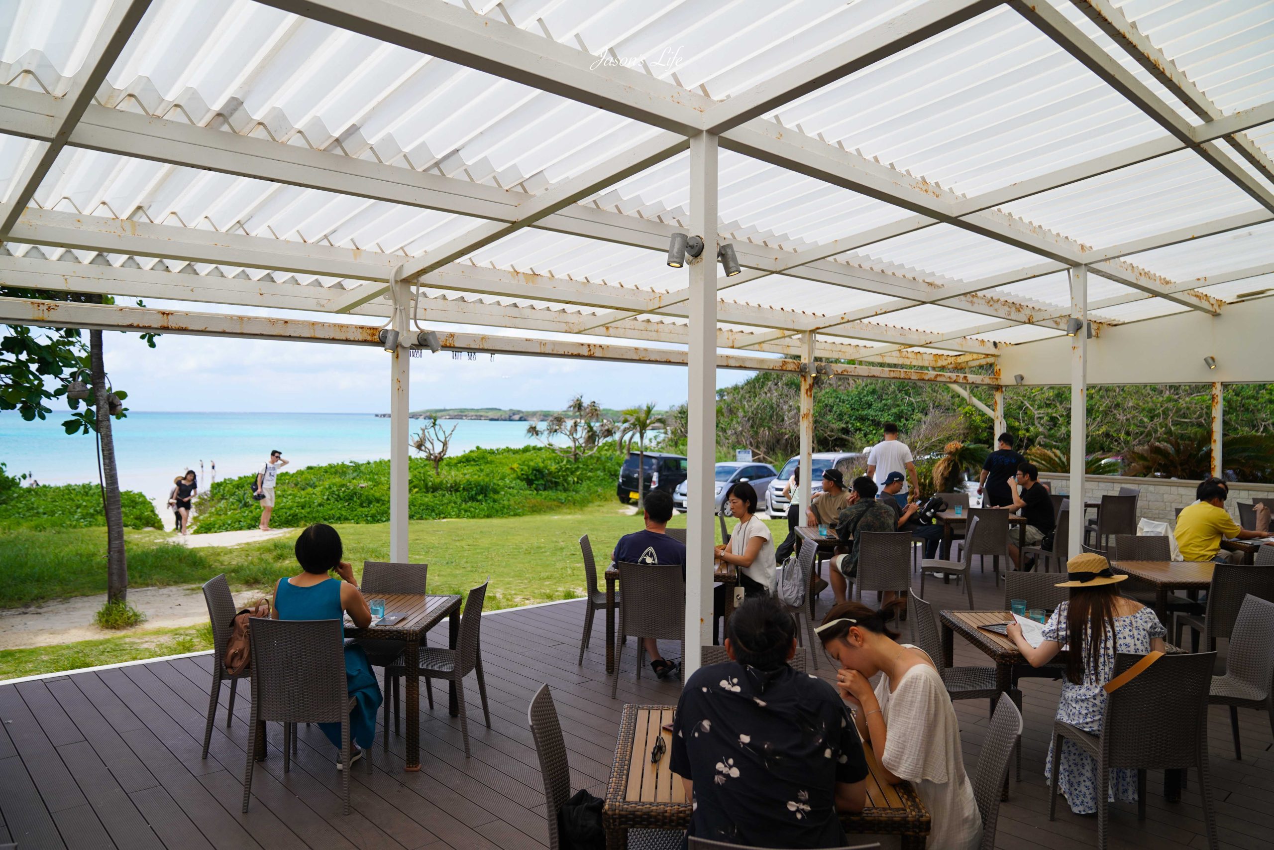 【宮古島｜美食】伊良部島美食｜Blue Turtle 渡口之濱海景餐廳：宮古牛漢堡排咖哩、整顆鳳梨冰(2026 菜單價格) @Jason's Life