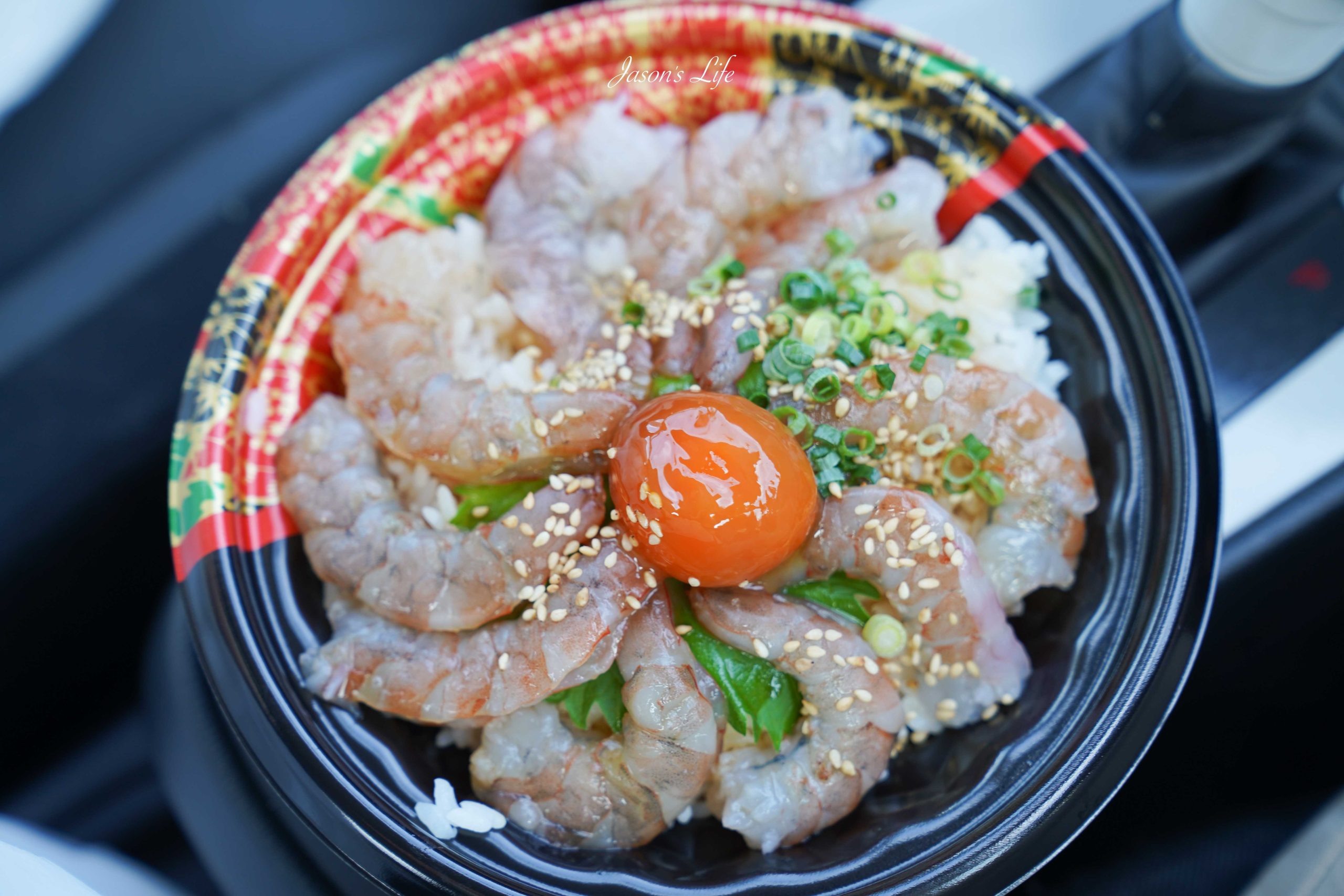 【宮古島｜美食】宮古海老養殖場｜養殖場直營外帶生海老丼＆比臉還大的現壓特大蝦餅，池間島順路必吃 @Jason's Life