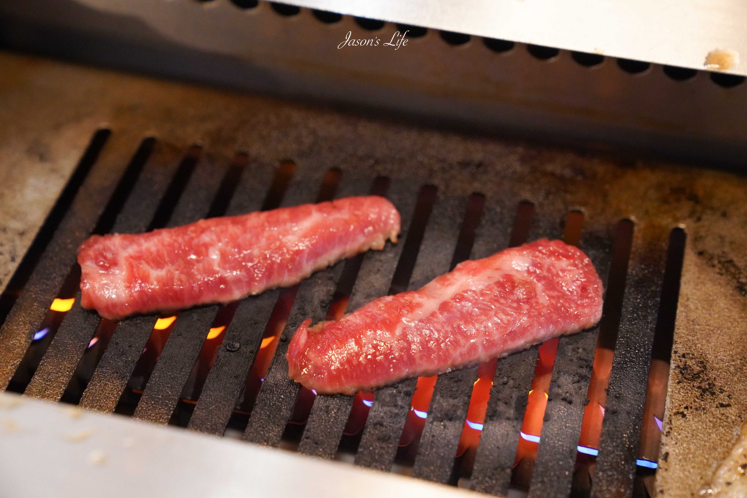 【宮古島｜美食】宮古牛燒肉玉城：每月整頭買進「幻之和牛」宮古牛，沙朗壽喜燒、稀有部位五拼(2026 菜單價格・訂位攻略) @Jason's Life