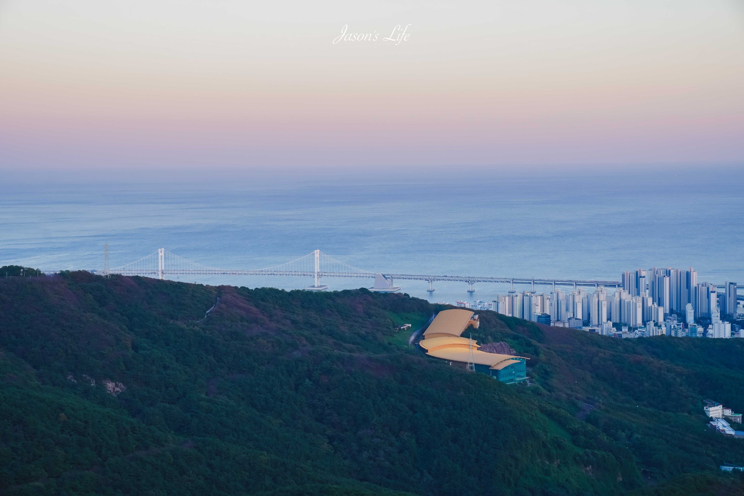 【韓國釜山｜景點】荒嶺山烽火台 황령산 봉수대。釜山最強免費夜景：西面與廣安大橋兩面夜景，怎麼去、下山叫車、日落時間、 2026 實拍攻略 @Jason's Life
