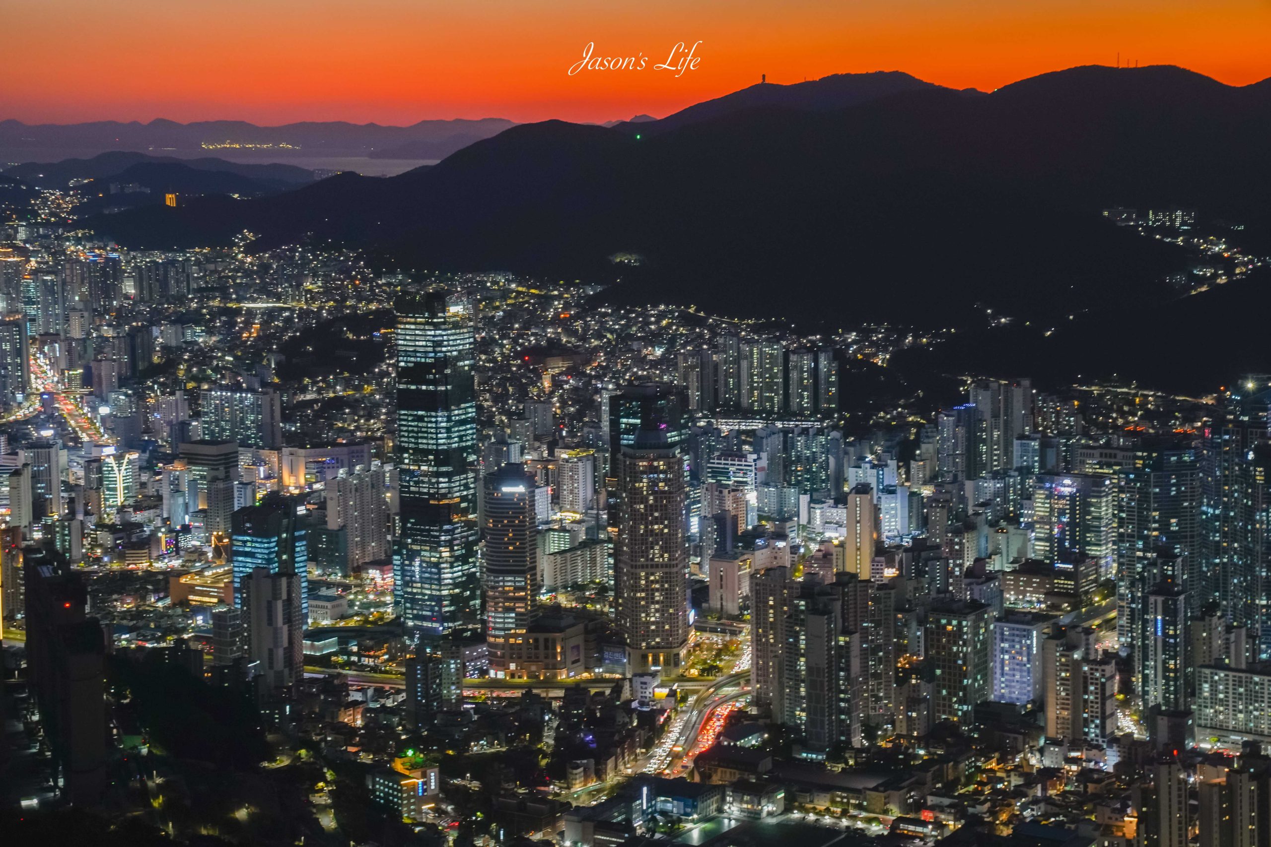 【韓國釜山|景點】荒嶺山烽火台 황령산 봉수대。釜山最強免費夜景:西面與廣安大橋兩面夜景,怎麼去、下山叫車、日落時間、 2026 實拍攻略 @Jason's Life 【韓國釜山|景點】荒嶺山烽火台 황령산 봉수대。釜山最強免費夜景:西面與廣安大橋兩面夜景,怎麼去、下山叫車、日落時間、 2026 實拍攻略 @Jason's Life