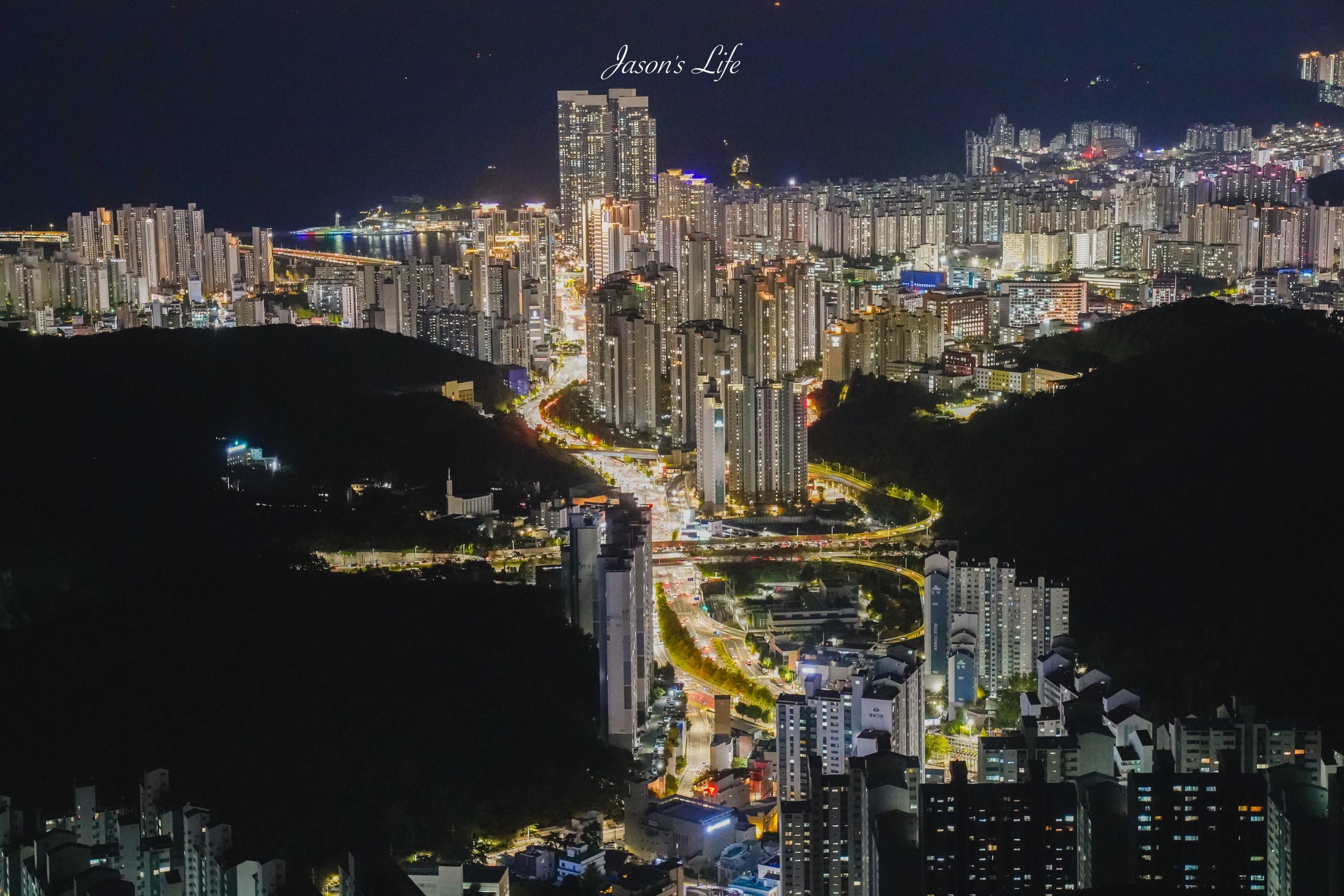 【韓國釜山｜景點】荒嶺山烽火台 황령산 봉수대。釜山最強免費夜景：西面與廣安大橋兩面夜景，怎麼去、下山叫車、日落時間、 2026 實拍攻略 @Jason's Life