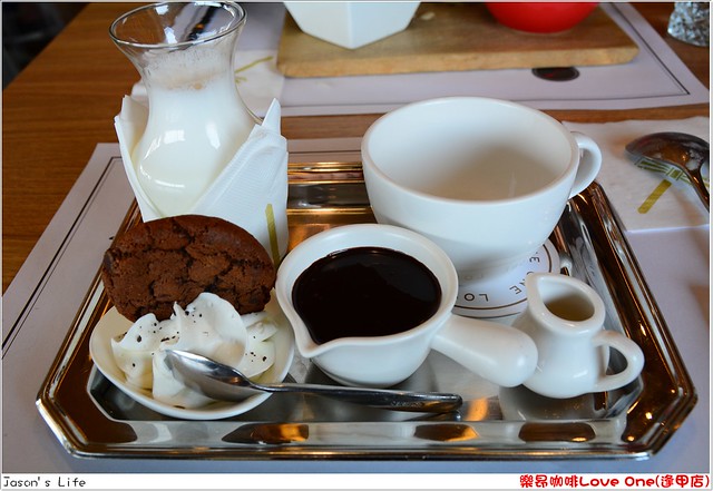 【台中│美食】新推出領結吐司巧克力口味、中式風味餐點非常特別。樂昂咖啡Love One(逢甲店)(邀約) @Jason&#039;s Life