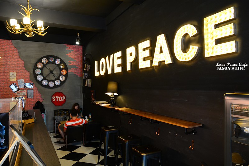 【台中│美食】卡通馬卡龍、大眼仔抹茶，店內新潮設計，店員好帥也好正。Love Peace Cafe @Jason&#039;s Life
