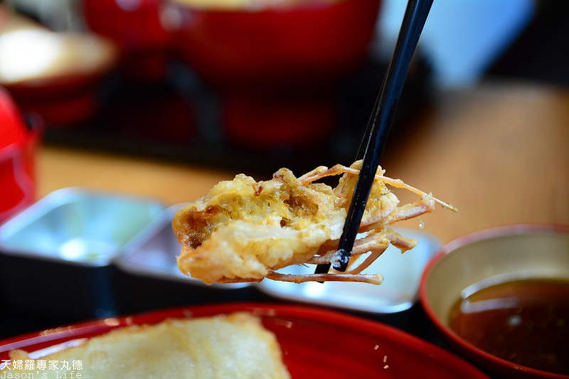 【台中│美食】日本品牌來台第一間，天婦羅蓋飯也可以自由配，含有蝦膏的炸蝦太誘人。天婦羅專家丸德 @Jason&#039;s Life