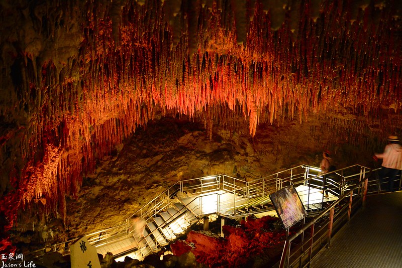 【日本沖繩│景點】玉泉洞王國村。壯觀鐘乳石洞穴，長達800公尺，還可以喝到世界獨一無二的珊瑚咖啡 @Jason&#039;s Life