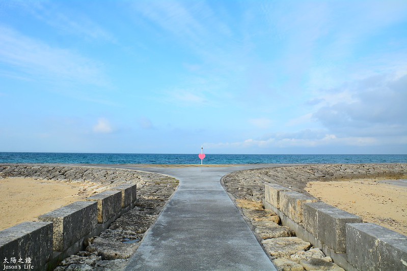 【沖繩南城｜景點】南部無料景點，情侶來敲響愛心之鐘吧，清澈見底較少觀光客的海灘。Azama Sun Sun Beach愛之鐘 @Jason&#039;s Life