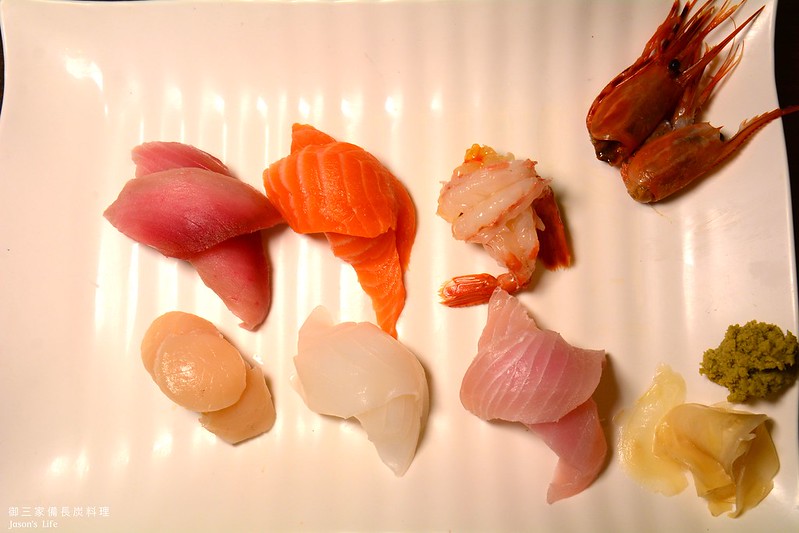 【台中西屯│美食】北海道季，現切整條鮭魚解體秀，推薦石狩鍋、滿到溢出的鮭魚卵丼飯。御三家備長炭料理(西屯寧夏店) @Jason&#039;s Life