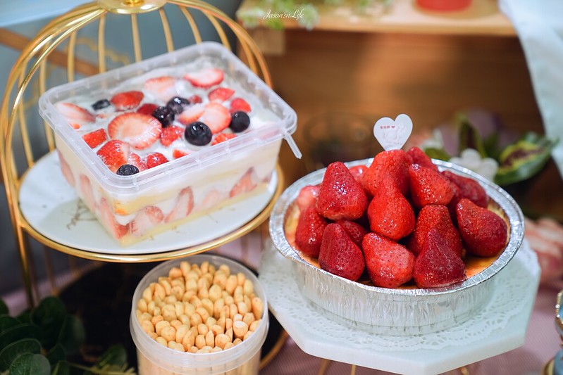 【嘉義民雄｜美食】食在鮮蛋糕房。草莓季必吃，堆起草莓山的草莓蓓莉以及草莓box，起司棒更是嘉義最新伴手禮 @Jason&#039;s Life