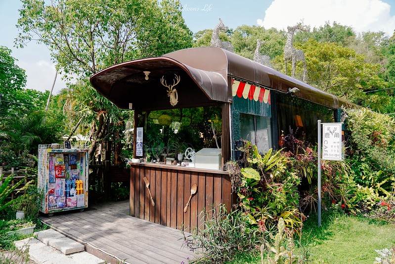 【苗栗三義│美食】鹿角Cafe。隱藏在三義深山內的植栽景觀巴士咖啡廳，吃草莓鬆餅拍拍網美照 @Jason&#039;s Life